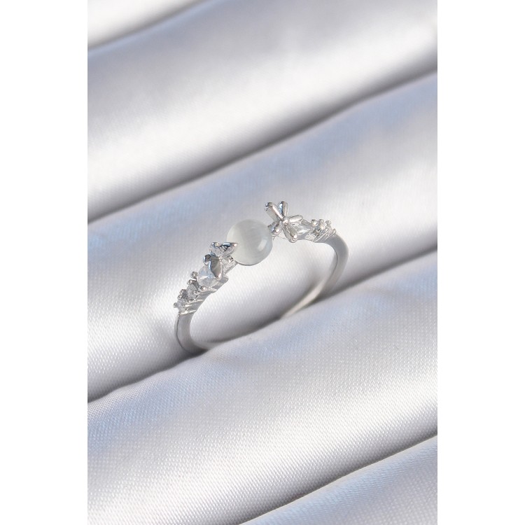 Pirinç Gümüş Renk Zirkon Taşlı Beyaz Mineli Kelebek Detay Kadın Yüzük - TJ-BYK3463