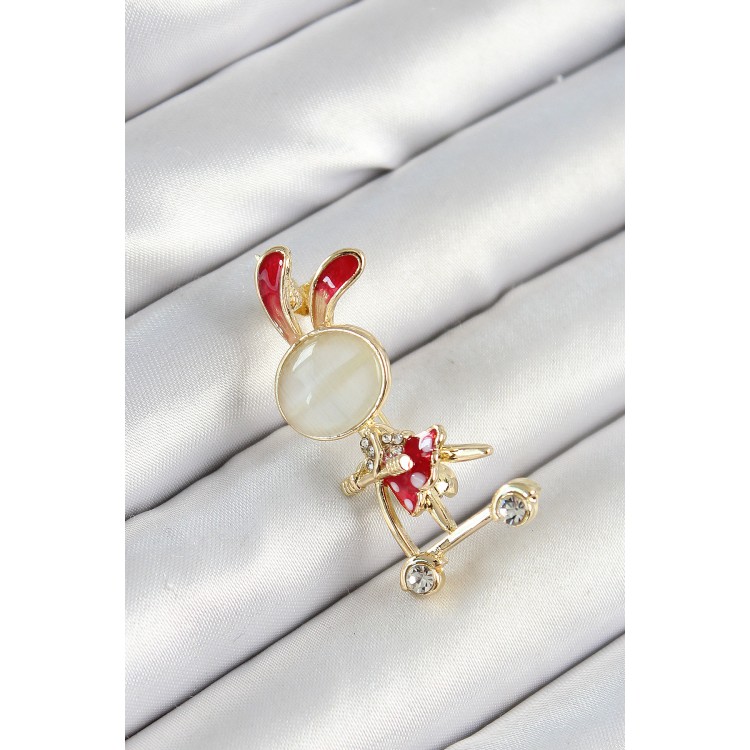 Zirkon Taş Detaylı Kırmızı 3D Scooter Süren Tavşan Kız Figürlü Gold Renk Kadın Broş - TJ-BR443