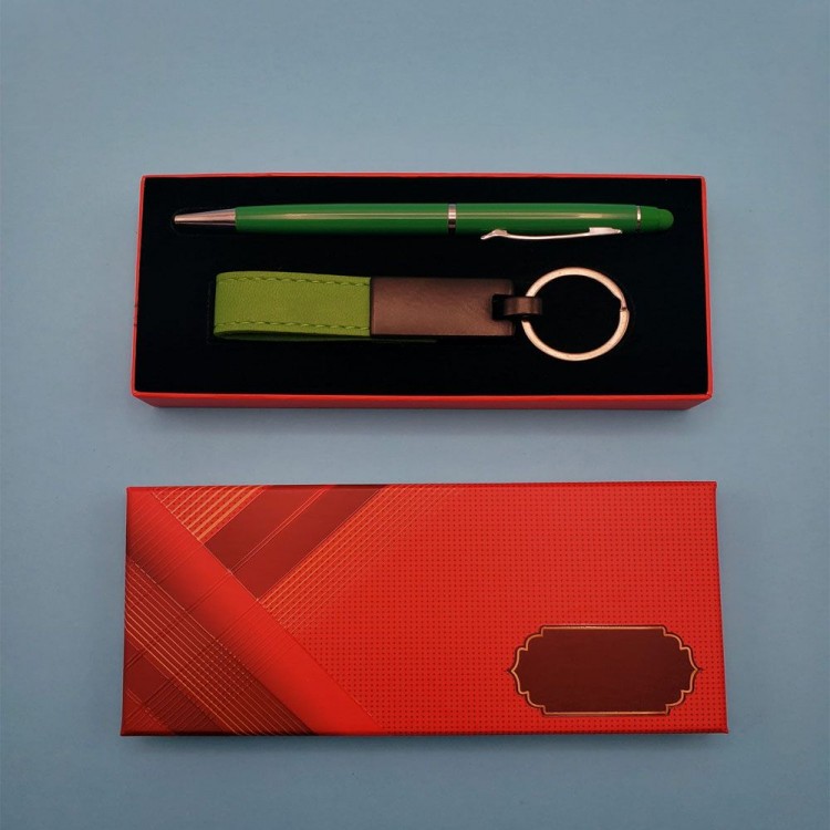 Yeşil Kalem Ve Anahtarlık Yeşil Kalem Ve Anahtarlık