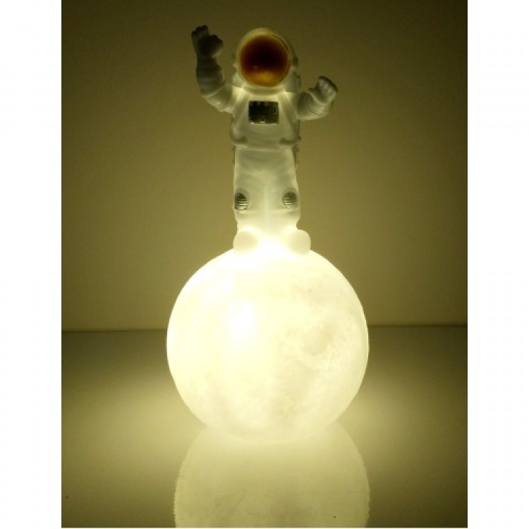 Astronaut-Shaped Night and Table Lamp